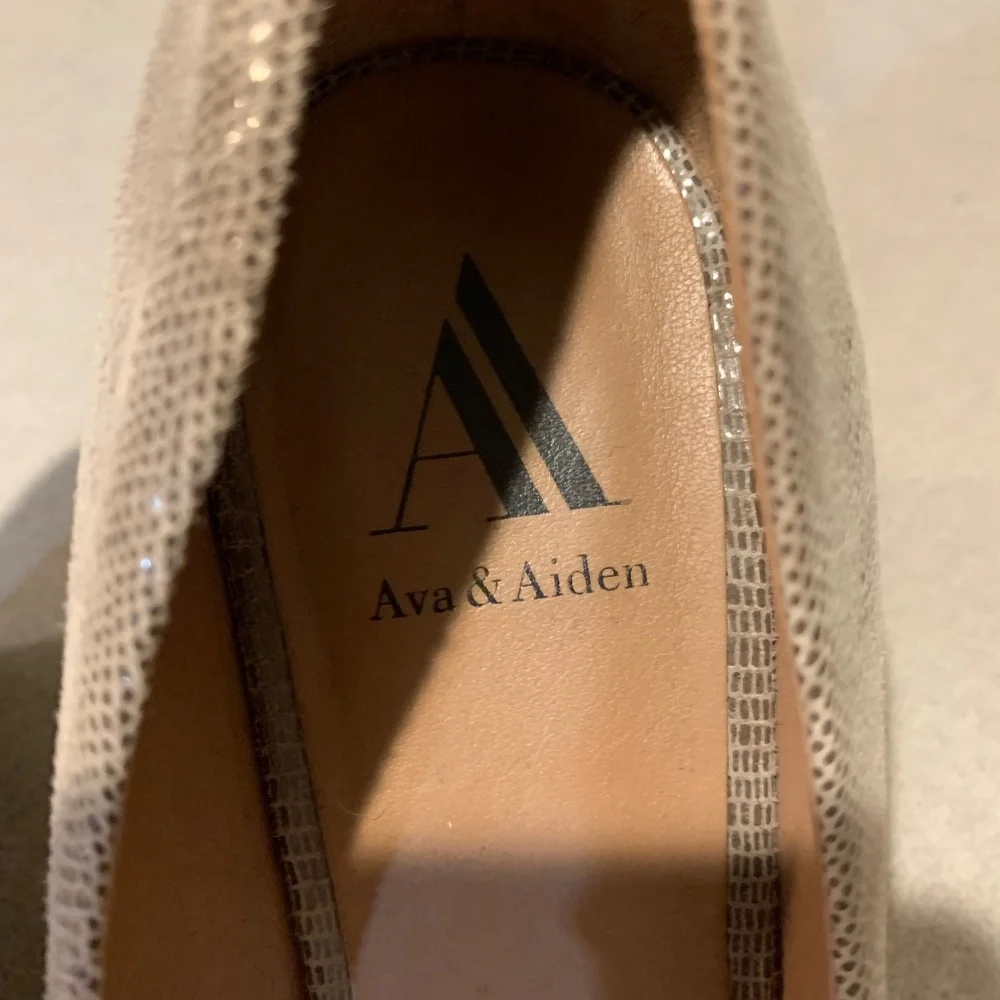 Ava & Aiden Taupe Print Leather Wedge Pumps sz 9 M